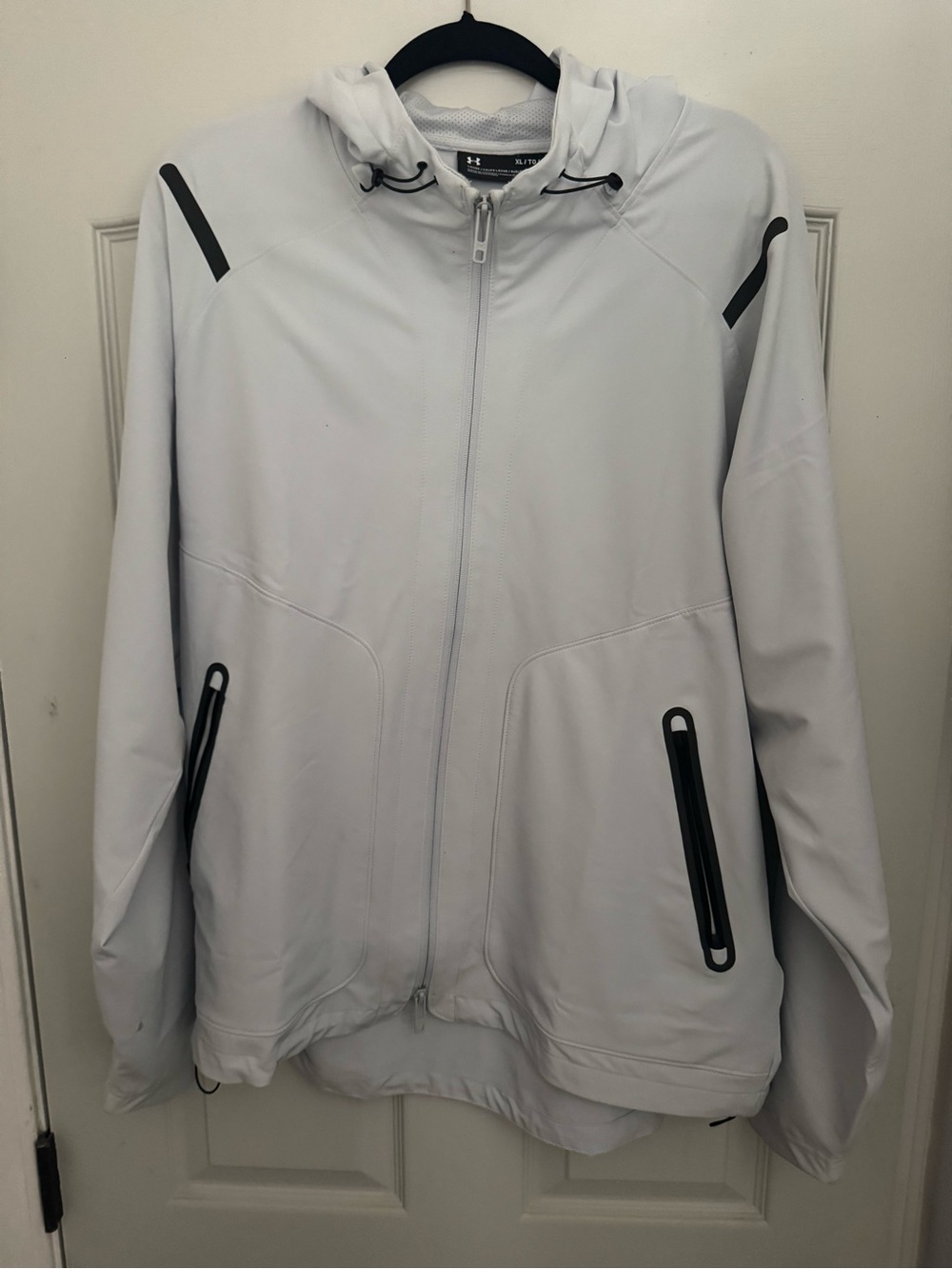 Under Armour Men’s Light Gray Hooded Performance Jacket with Black Accents